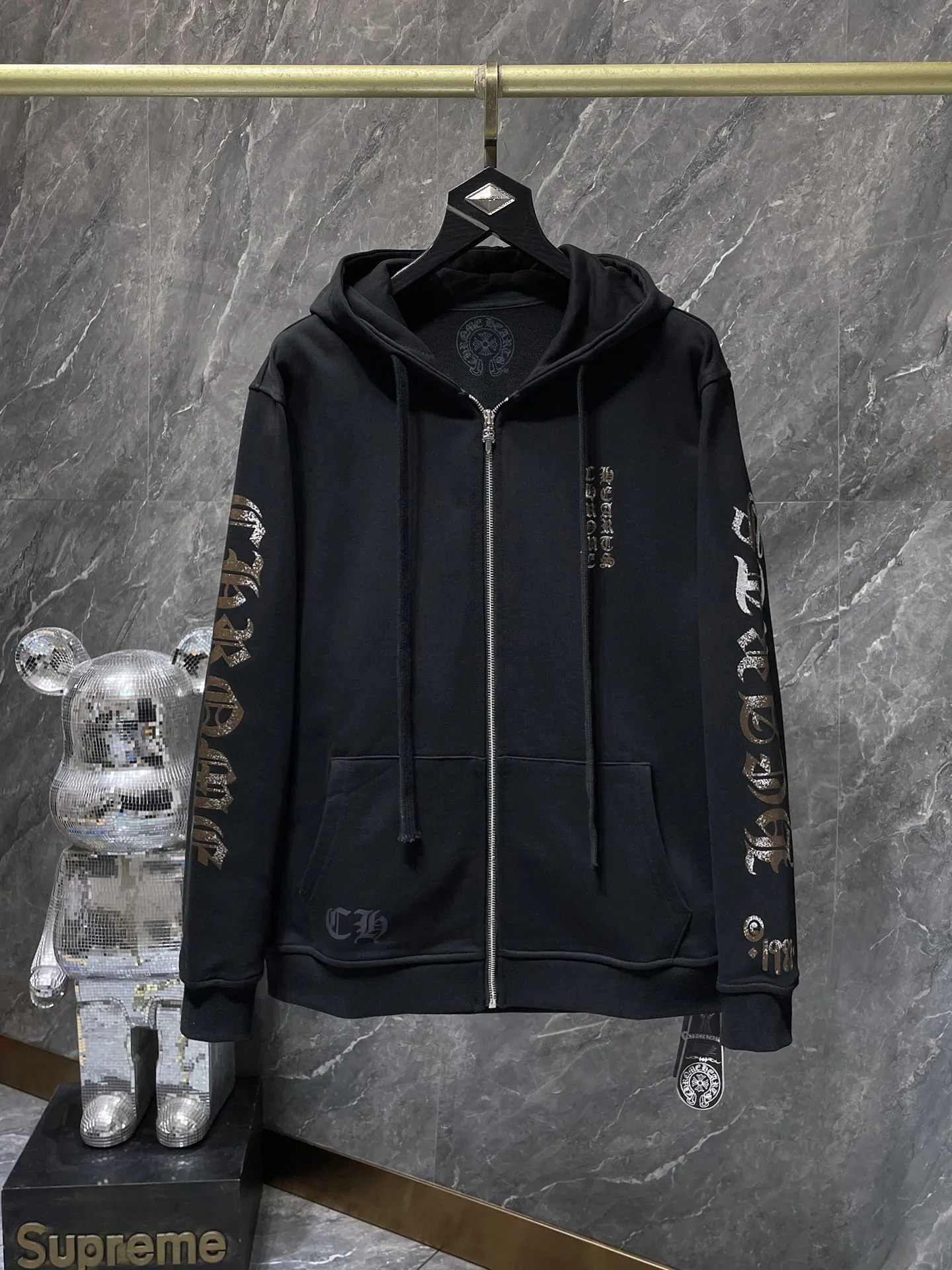 P260 Chrome Hearts Autumn and Winter 2025 Counter Synchronization ❤️ Brown Glitter Horseshoe Cross Zipper Sweater Improved Customized Version 1:1 High Weight High-Quality Fabric 🌈Recommended Color: Black 🌈 Size: S, M, L, XL